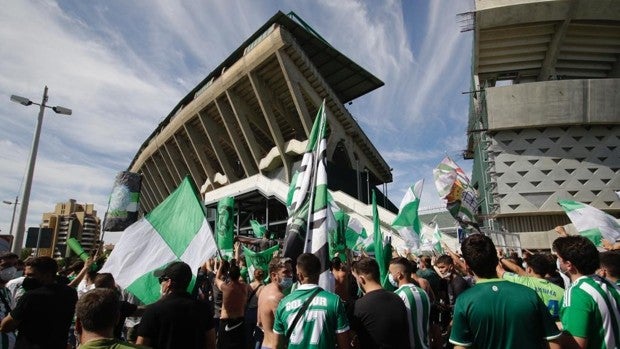 El Betis - Roma, a la espera de la Junta para definir el aforo permitido