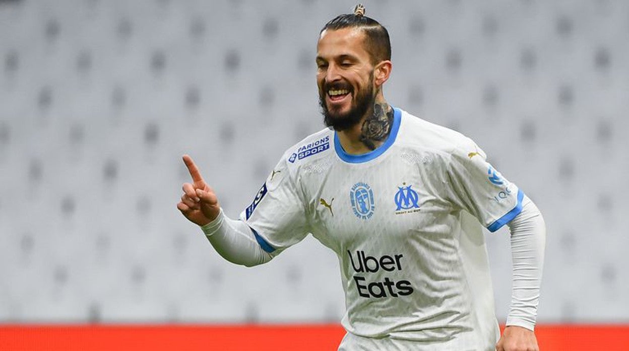 Darío Benedetto celebra un gol con el Olympique de Marsella