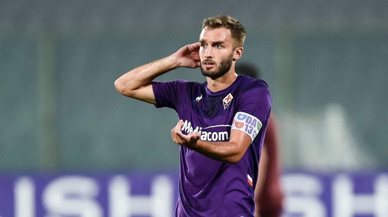 Pezzella, durante un partido con la Fiorentina