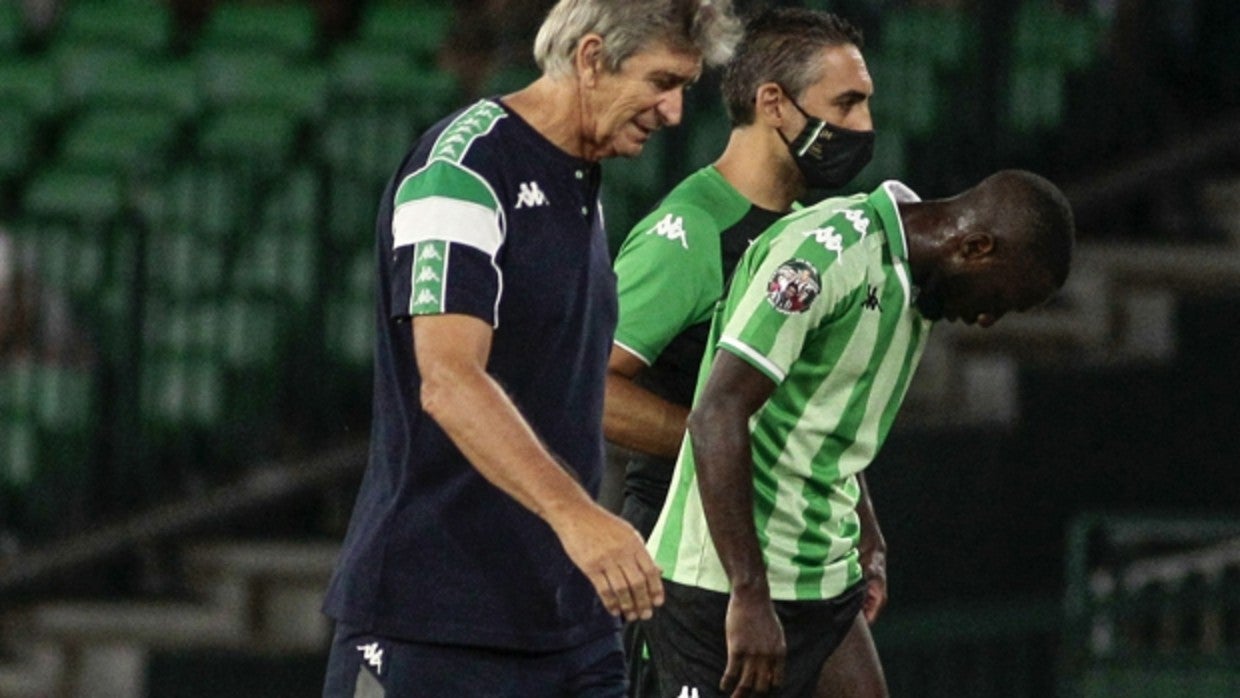 Sabaly se marcha lesionado en el amistoso jugado por el Real Betis ante la Roma