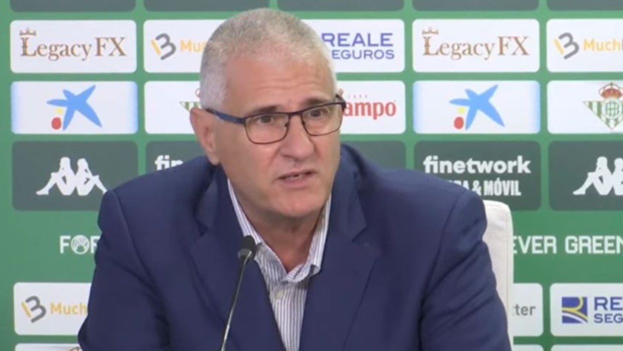 Antonio Cordón ha valorado en la rueda de prensa de presentación de Pezzella la actualidad del Betis