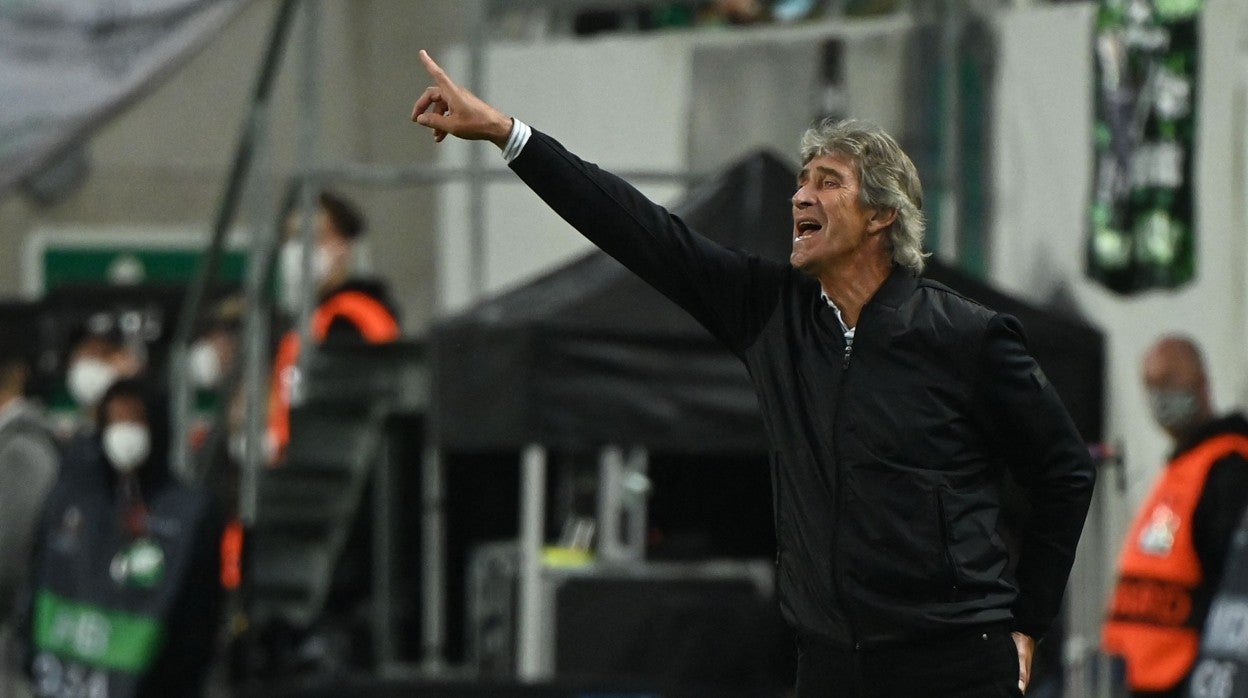 Manuel Pellegrini da instrucciones