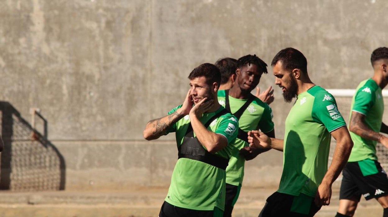 Aitor Ruibal, titular en La Cerámica ante el Villarreal, en el último entrenamiento antes del partido