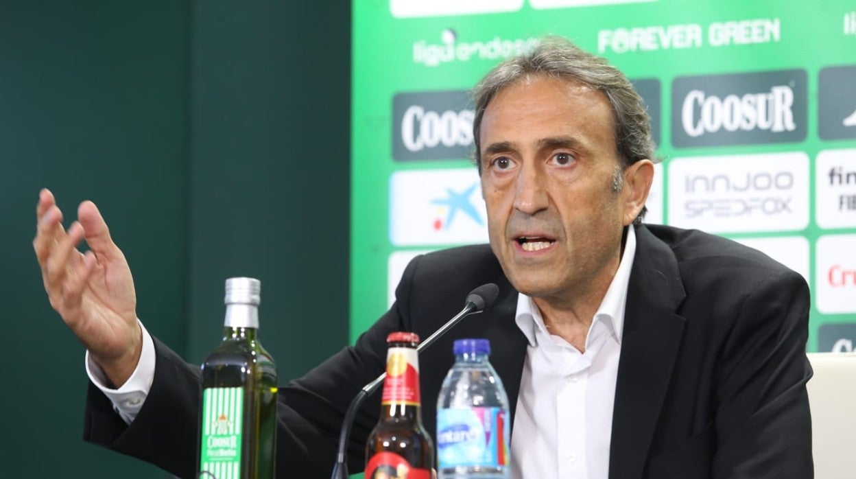 Luis Casimiro, en su presentación como técnico del Coosur Betis