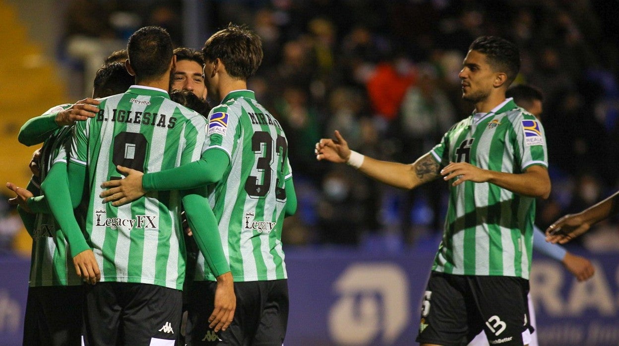Los jugadores del Betis, celebrando uno de los goles al CFI Alicante