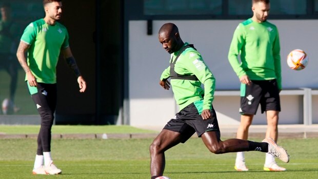 Cissé y la ausencia de Sabaly en la Copa de África: «Preferimos que volviera a su forma óptima»