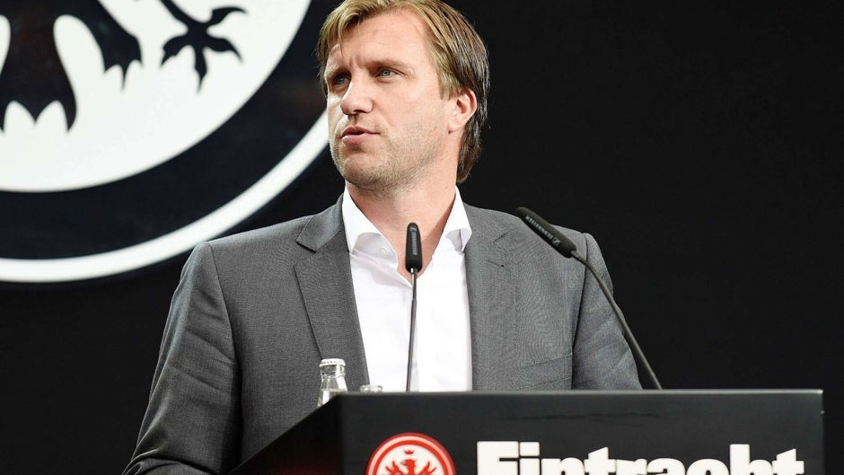 El director deportivo del Eintracht está «convencido de que avanzaremos»