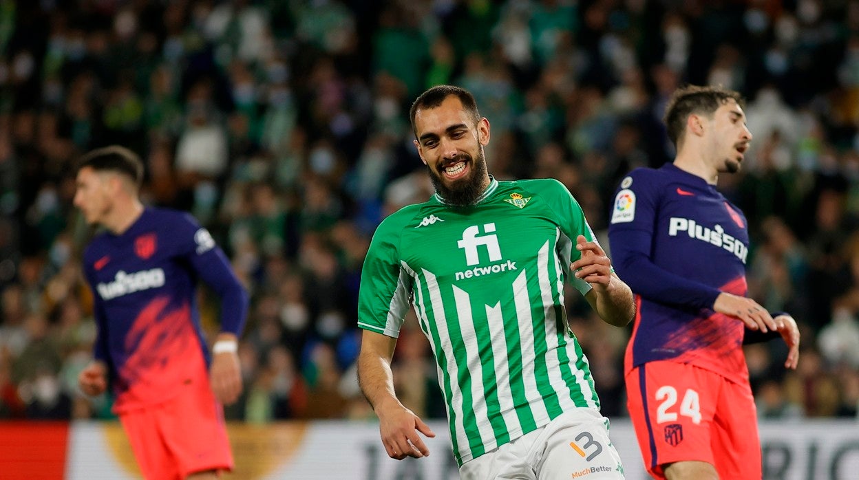 Borja Iglesias se lamenta en un lance del Betis-Atlético