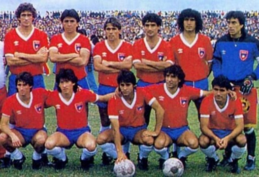 Pellegrini, arriba a la izquierda, con el resto de la selección chilena que se enfrentó a Brasil en 1986