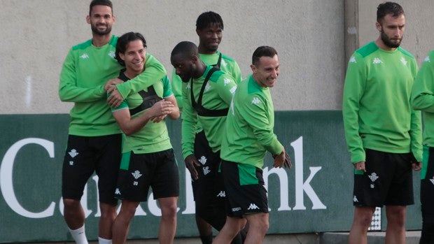 Guardado y el reto de alcanzar a Mandi y Denilson