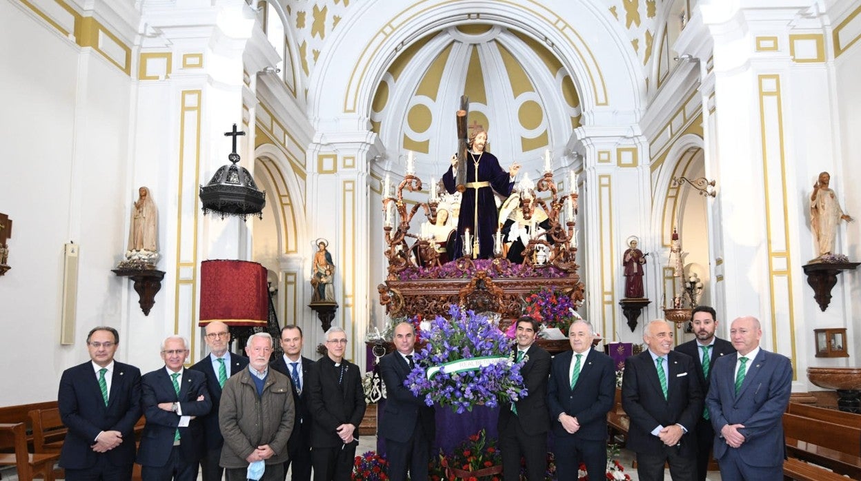 Ofrenda del Betis a la hermandad de La Misión