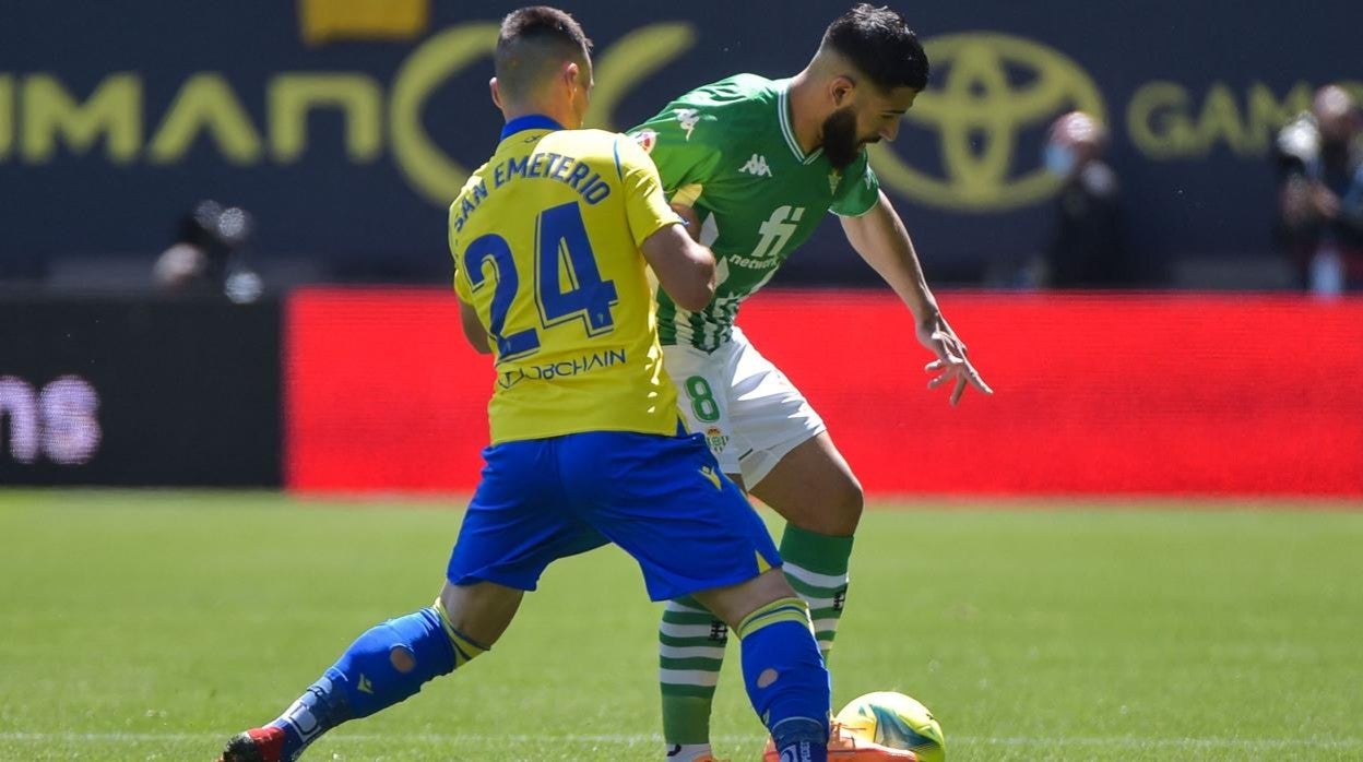 Lance del Cádiz - Betis