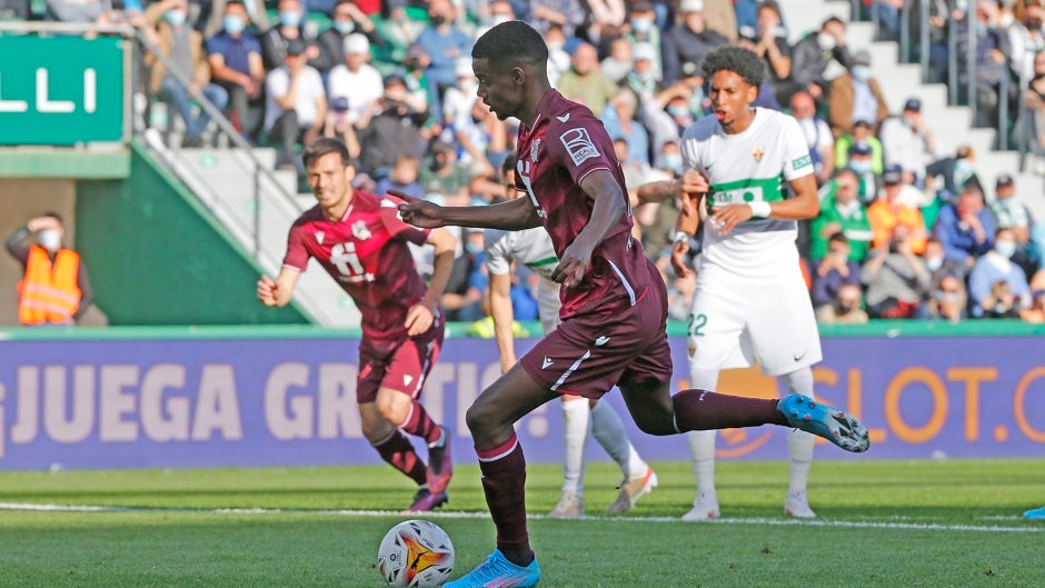 La Real Sociedad remonta en Elche (1-2) y se mantiene a dos puntos del Betis antes de enfrentarse el viernes