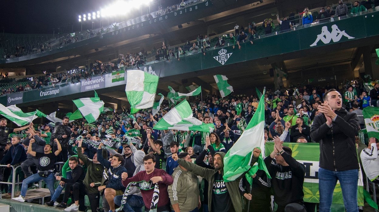 Los aficionados del Real Betis, en el Benito Villamarín