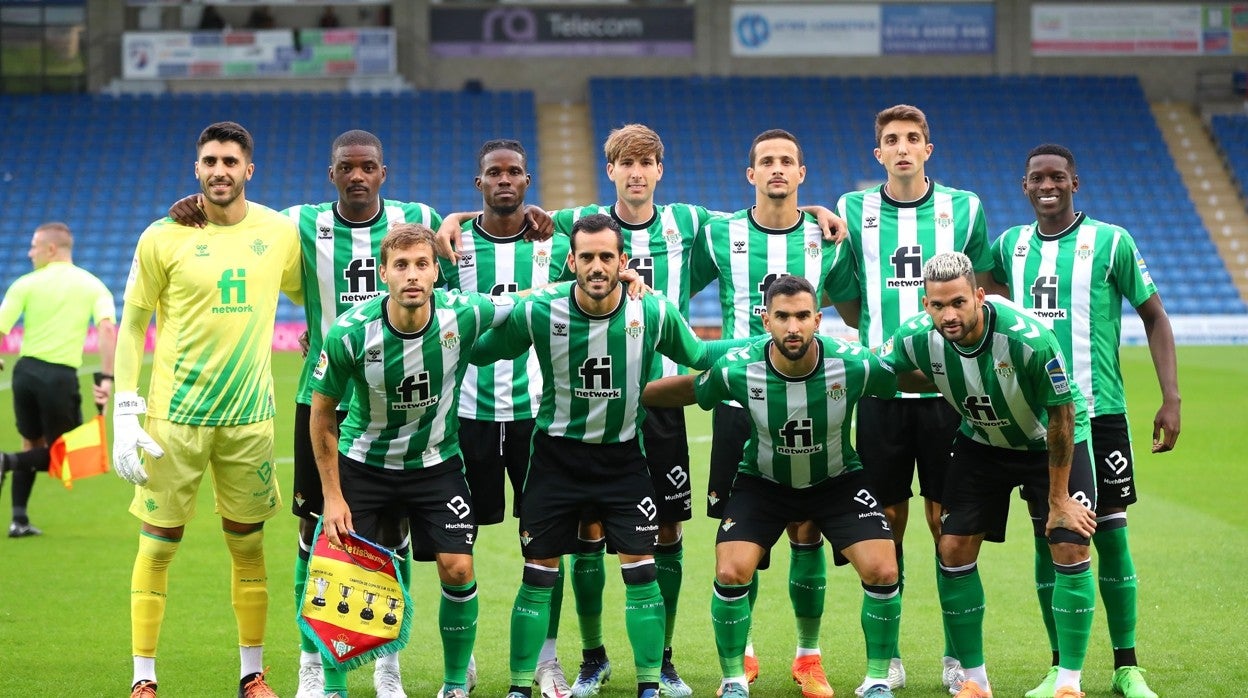 Formación inicial del Betis en el partido ante el Olympique de Marsella