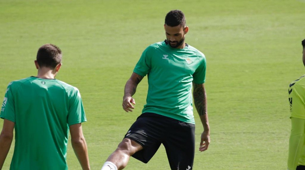 Willian José, durante un entrenamiento del Betis