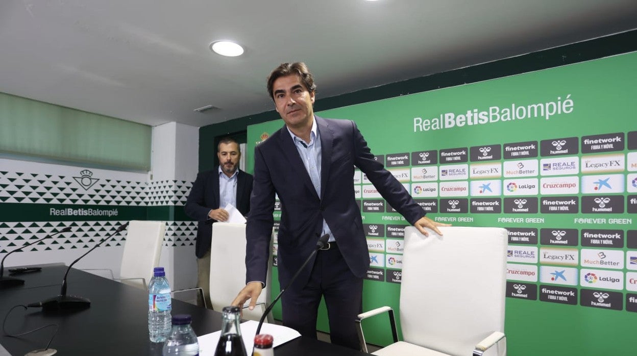 Ángel Haro, presidente del Real Betis, a su llegada para dar la rueda de prensa