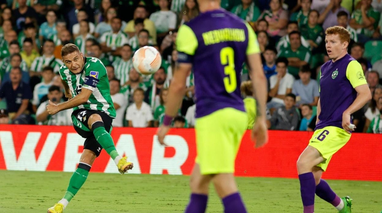 Joaquín dispara para marcar el 2-0 en el Betis - Ludogorets