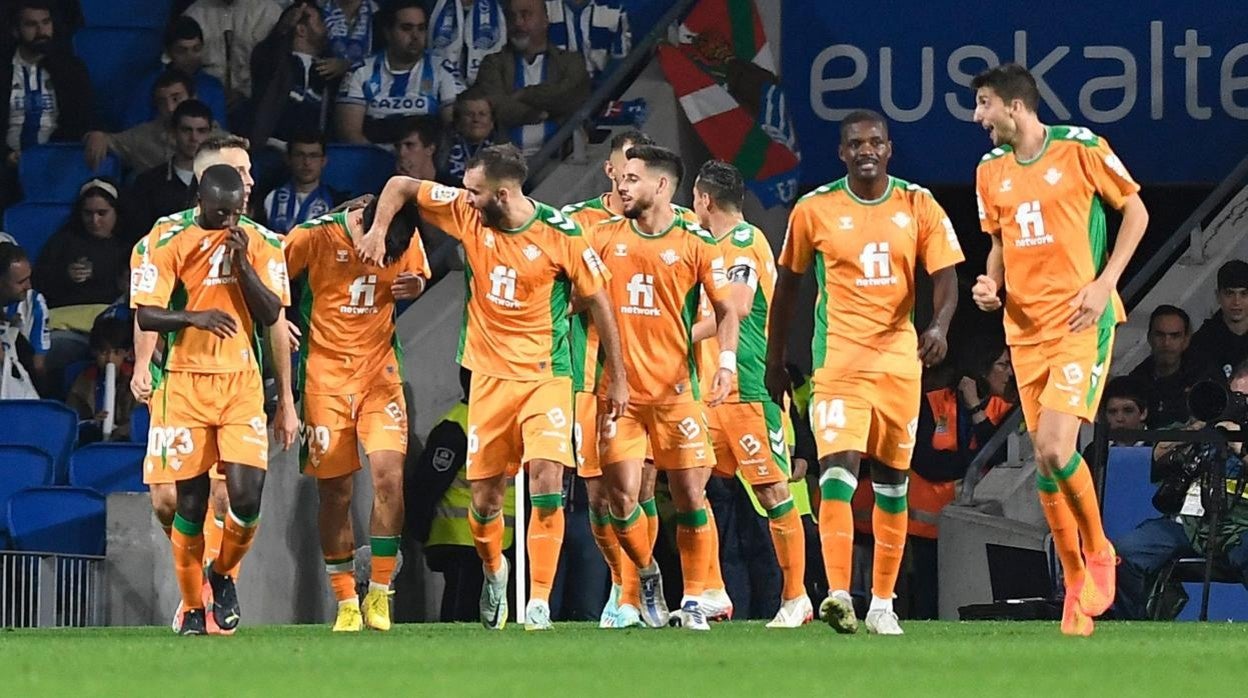 Los jugadores del Betis celebran el gol de Juan Cruz en el partido de hoy