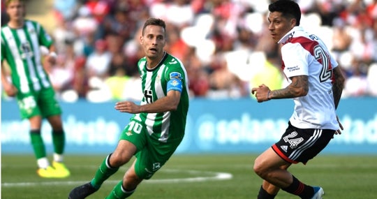 Canales y Enzo Pérez, en el partido de hoy