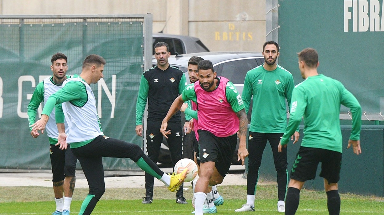 Los jugadores verdiblancos, en un entrenamiento de esta semana