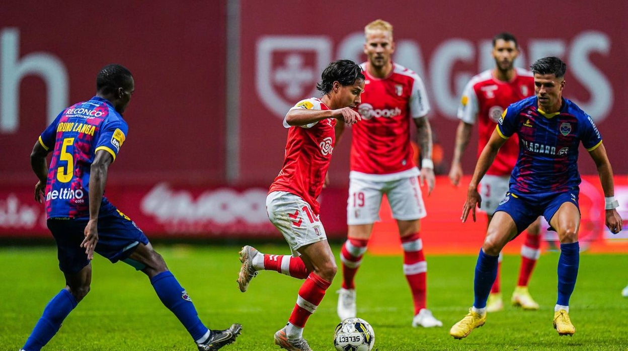 Lainez en un partido con el Braga