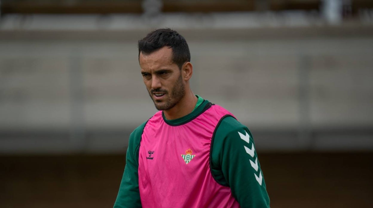 Juanmi, en un entrenamiento con el Betis
