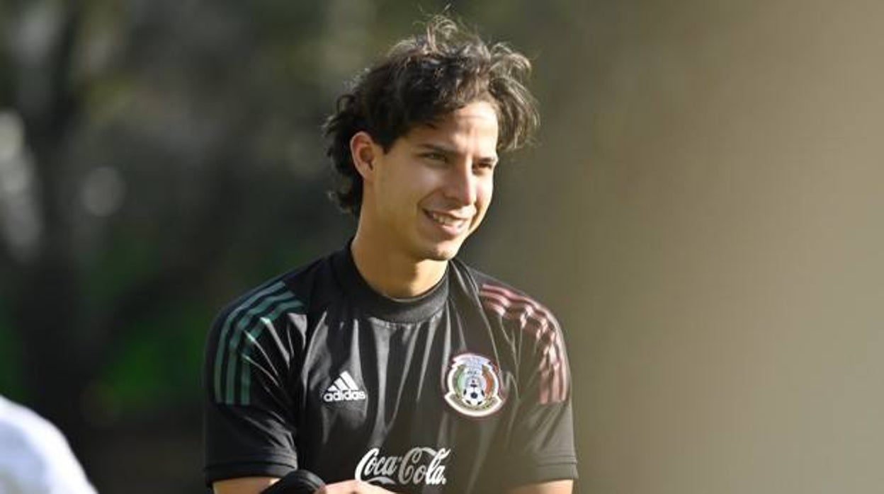Diego Lainez, en un entrenamiento con la selección mexicana