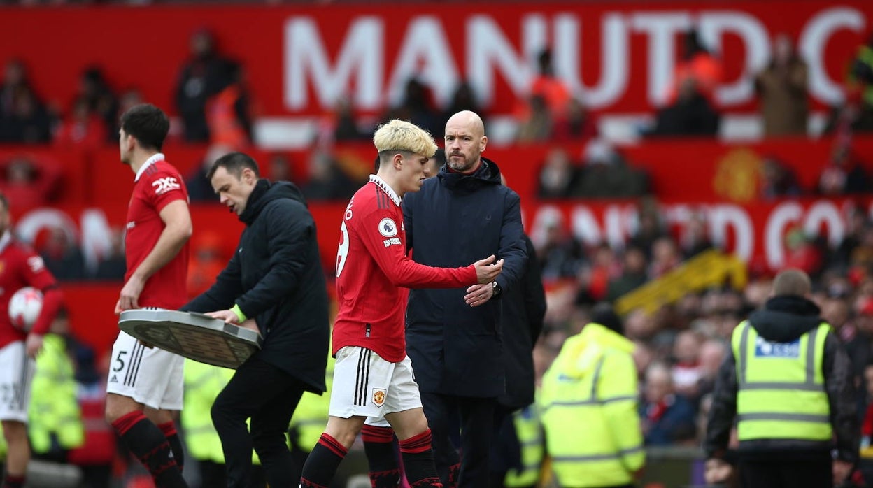 Garnacho, en el momento de ser sustituido por lesión en el duelo entre el Manchester United y el Southampton