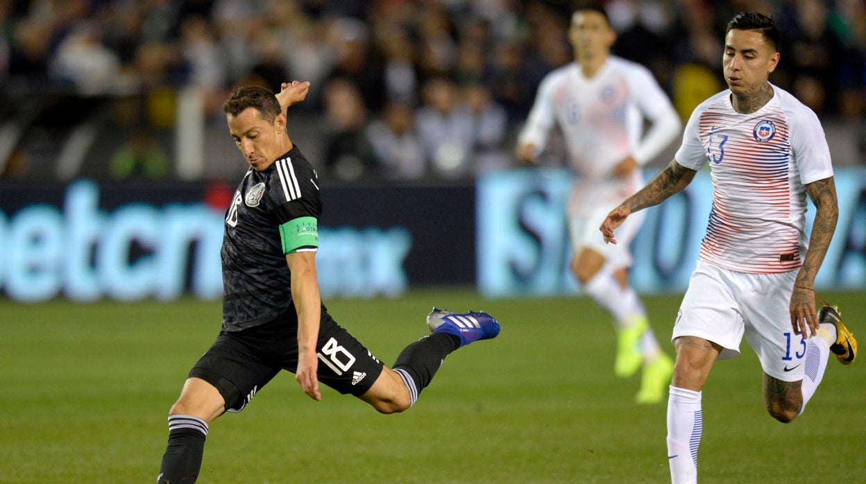 Guardado, en un partido de México con Chile en 2019