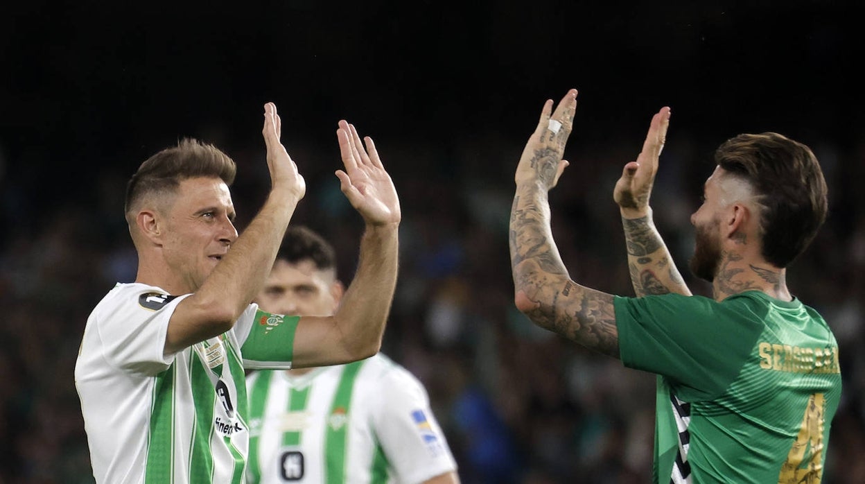 Sergio Ramos y Joaquín, durante el homenaje al portuense