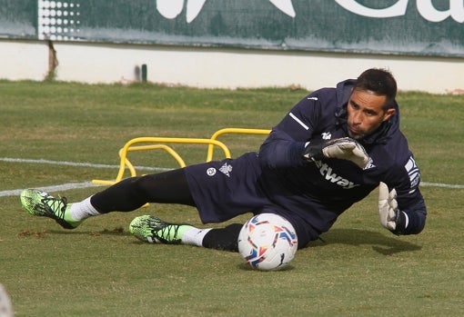 Claudio Bravo, durante un entrenamiento en la temporada 20-21