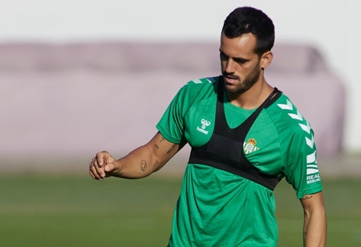 Juanmi, durante un entrenamiento del Betis