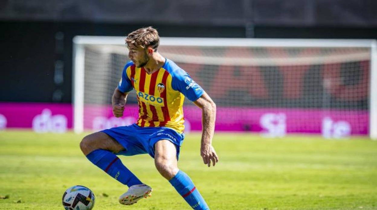 Nico González, en un partido con el Valencia