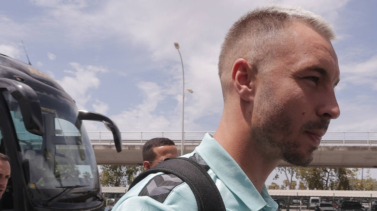 Loren, en la salida del Betis hacia Alemania