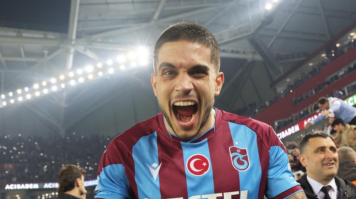 Bartra celebra un triunfo con el Trabzonspor turco