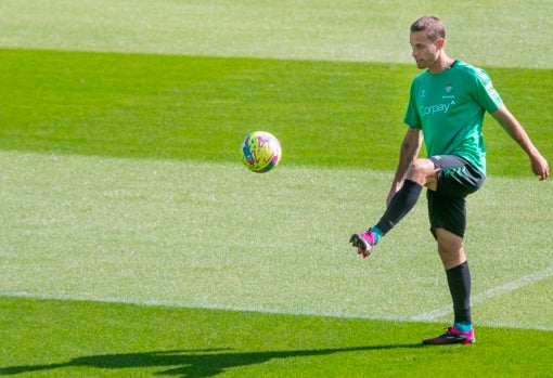 Canales, durante un entrenamiento del Betis