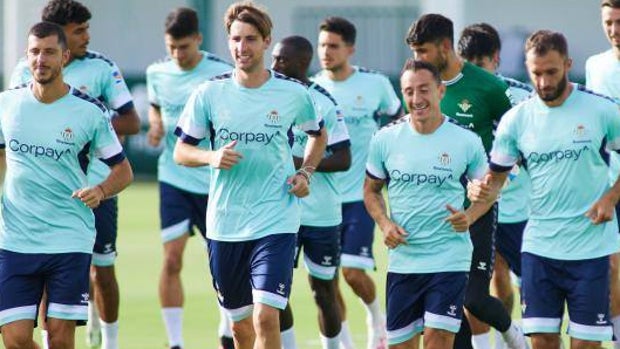 La plantilla del Betis elige a sus cuatro capitanes