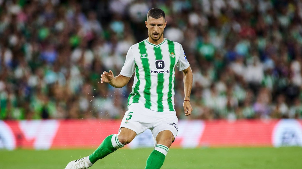 Guido Rodríguez, en un lance del Betis - Atlético de Madrid
