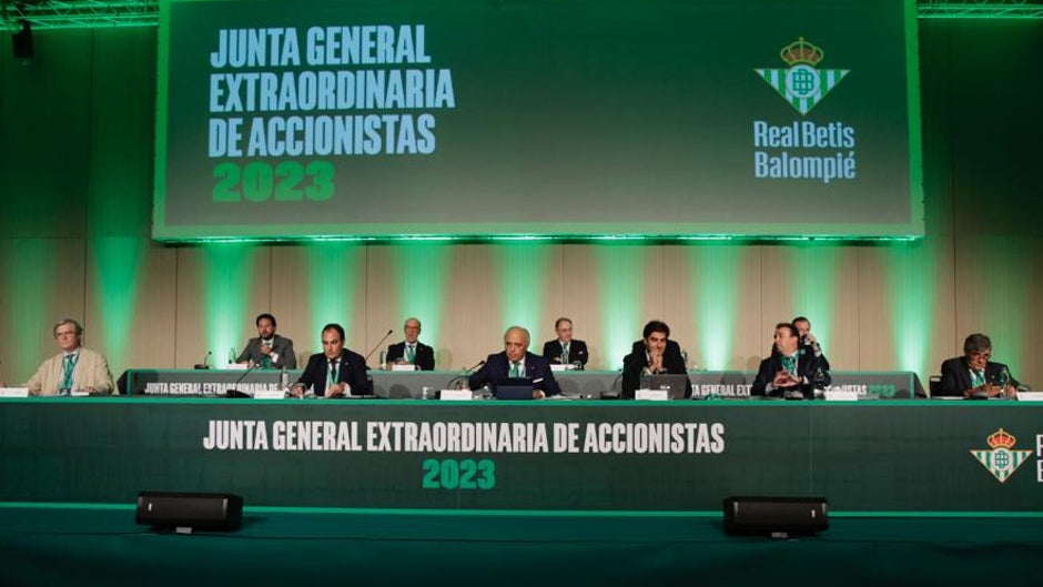 La Junta Extraordinaria del Betis aprueba la ampliación de capital
