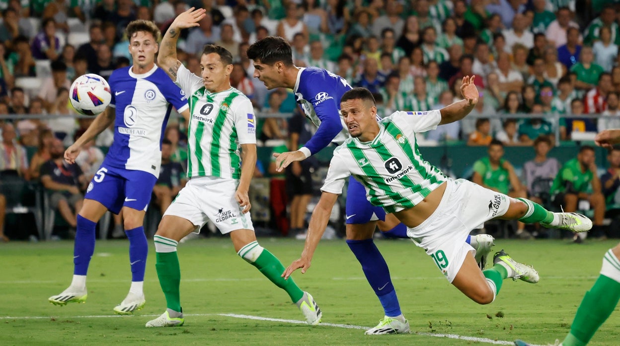 Luiz Felipe, Morata, Guardado y Riquelme, durante el Betis - Atlético de Madrid