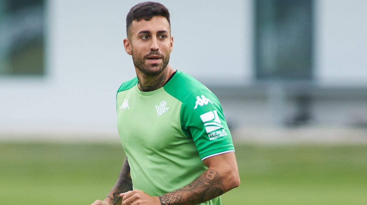 Víctor Camarasa, en una imagen de un entrenamiento con la camiseta del Betis
