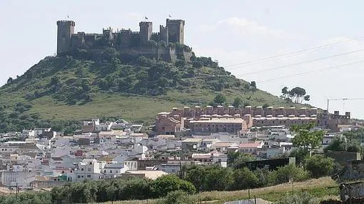 Vista imponetne del Castillo de Almodóvar