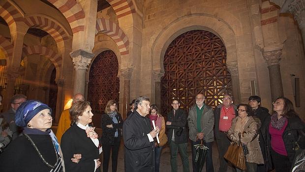 Visita a la Mezquita-Catedral de los expertos del congreso sobre Medina Azahara