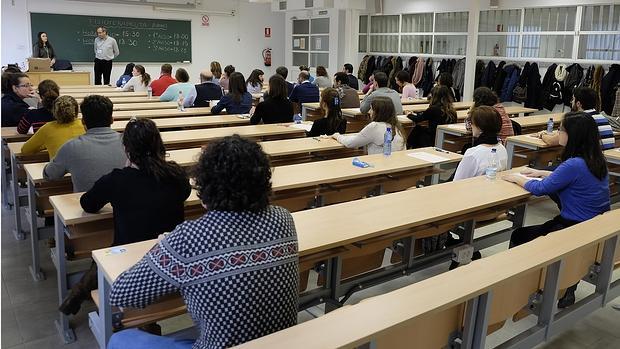Unos 30.000 opositores andaluces podrían ver modificado el calendario a causa de las elecciones generales