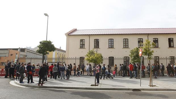 Cola de solicitantes de empleo en Sadeco