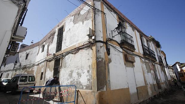Casa antigua entre las calles Rejas de Don Gome e Hinojo