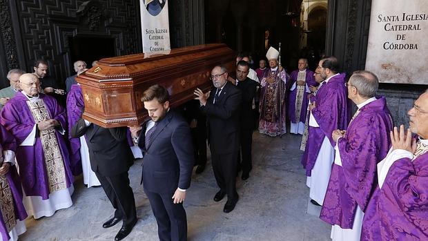 Un adiós sentido y discreto a Miguel Castillejo
