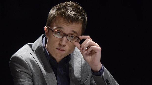 Podemos publicó en su portal de transparencia un documento donde falseaba la firma de Íñigo Errejón