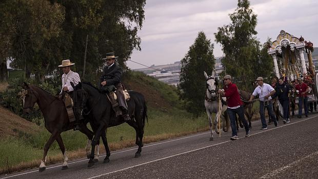 Diez hermandades ya se encuentran de camino hacia El Rocío